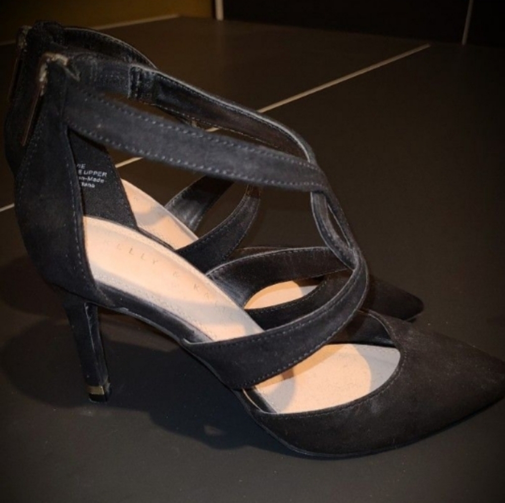 Black zipper back heels with gold tips size 6.5